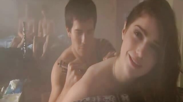 DANS LA SALLE anal porn 2018 DE BAIN