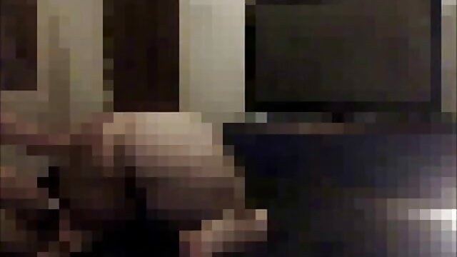 MILF cachonda Piper Austin recibe una polla de un extraño virgen anal
