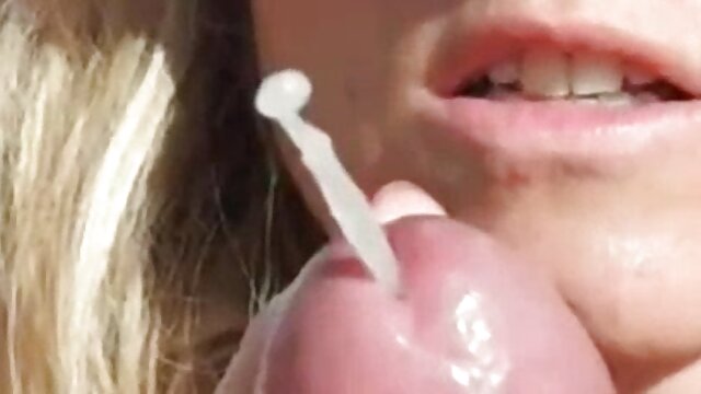 ¿Cómo se siente tu polla entre mis suaves madrastra anal pies pequeños?
